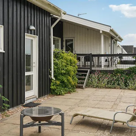 Stunning In Randers No With Wifi Hébergement de vacances Skalmstrup